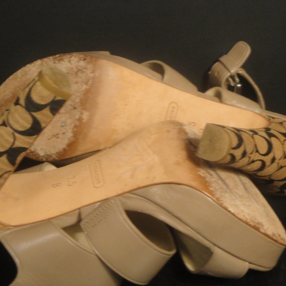 Coach Bertta Vachetta Platform Strappy Tan Leather Logo Heels 7.5 M - Picture 5 of 7